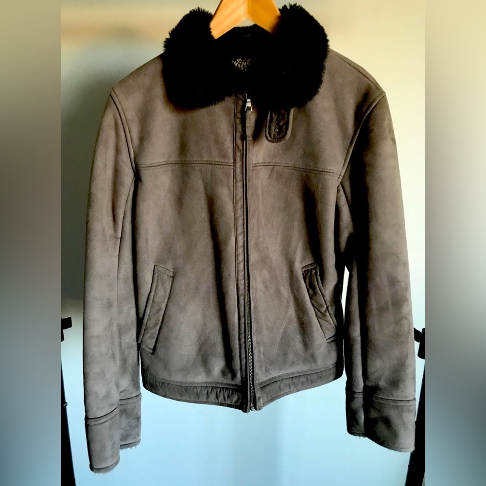 UNIQLO Faux Shearling Jacket-Taupe 

Women’s size small (S)